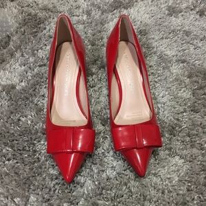 Red heels bow
